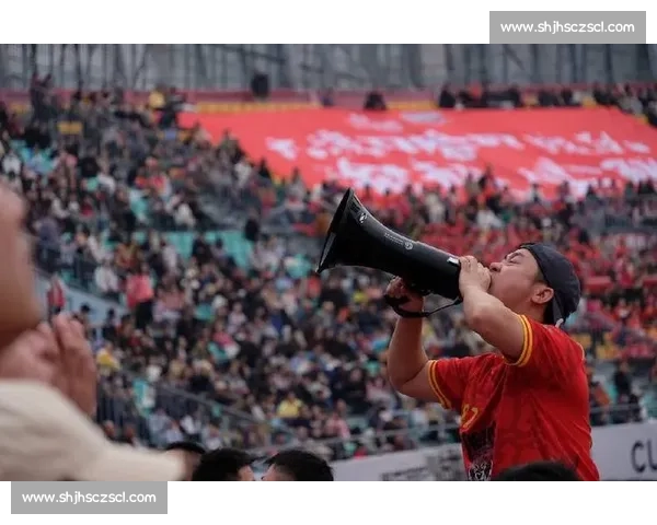 终场哨响全城沸腾球迷热血点燃赛场之夜万人齐呼荣耀时刻来临